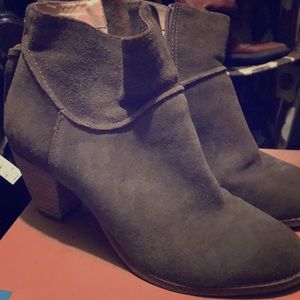 Suede boots